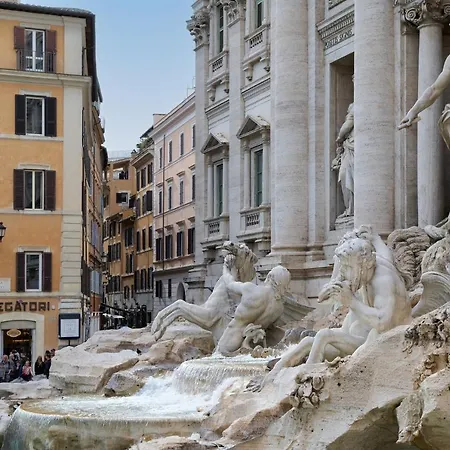 Delfini Trevi House 4*