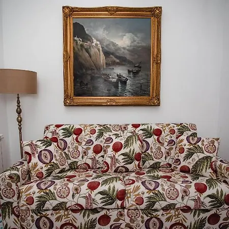 Delfini Trevi House 4*