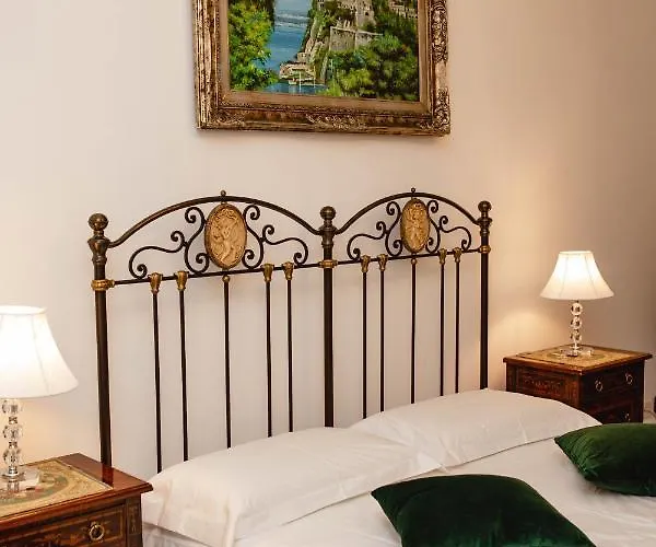 Гостевой дом Delfini Trevi House Рим