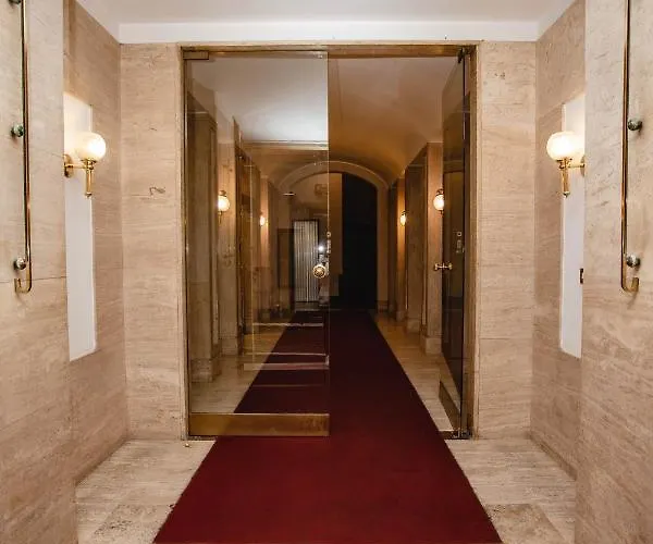 Delfini Trevi House Гостевой дом 4*