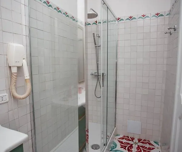 Гостевой дом Delfini Trevi House