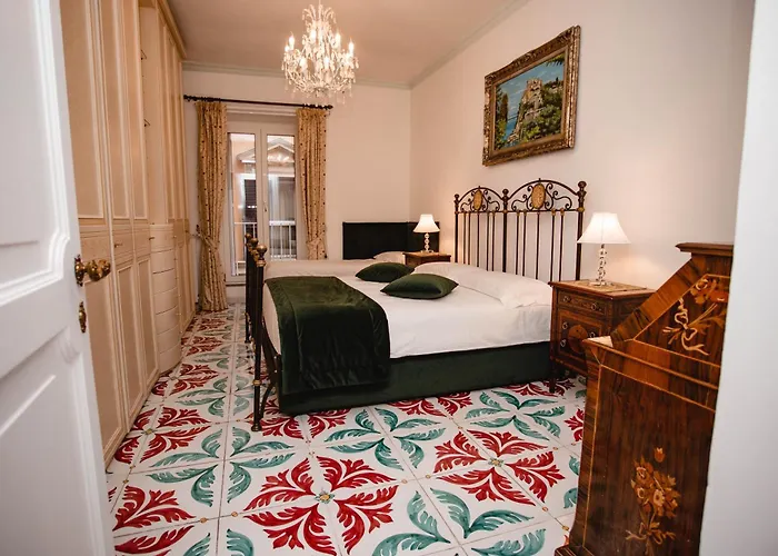 Гостевой дом Delfini Trevi House 4*