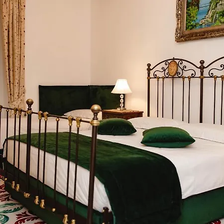 Delfini Trevi House Pensjonat