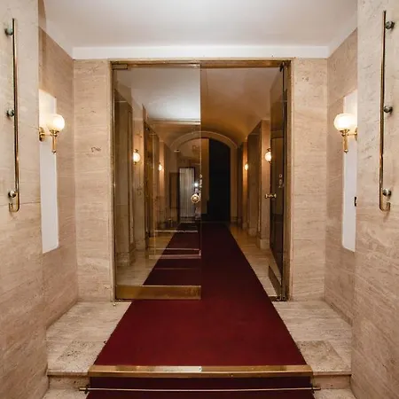 Delfini Trevi House Konukevi *