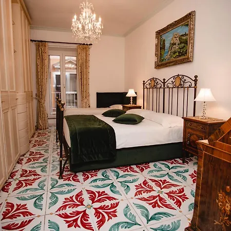 Pensión Delfini Trevi House *