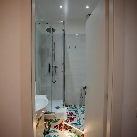 Delfini Trevi House Roma