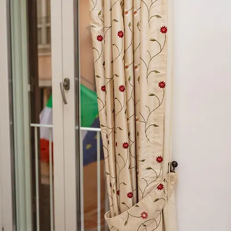 Delfini Trevi House Pensjonat