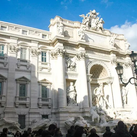 Pensión Delfini Trevi House
