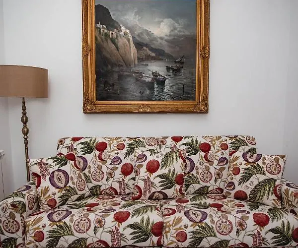 Delfini Trevi House 4*