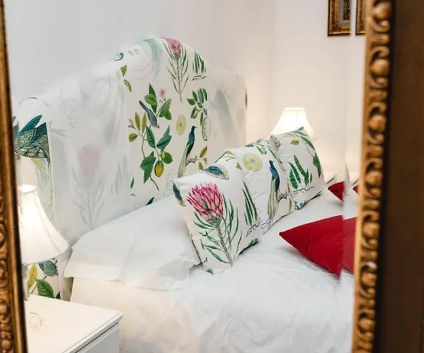 Delfini Trevi House Pensjonat 4*