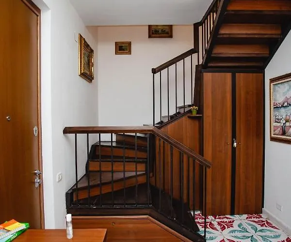 Delfini Trevi House 4*