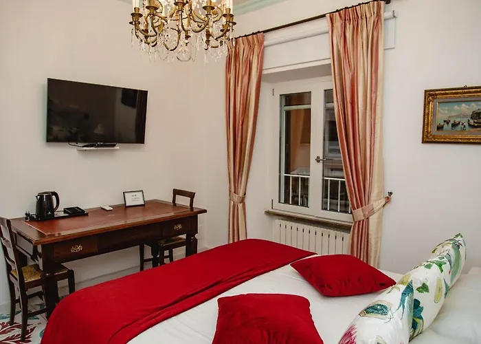 Delfini Trevi House 4* Róma