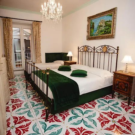 Delfini Trevi House