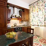 Guest house Delfini Trevi House