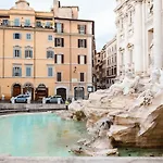 Delfini Trevi House Guest house 4*