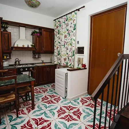 Delfini Trevi House Affittacamere Roma